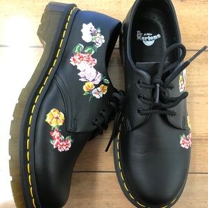 Dr. Martins Embroidered Flowers